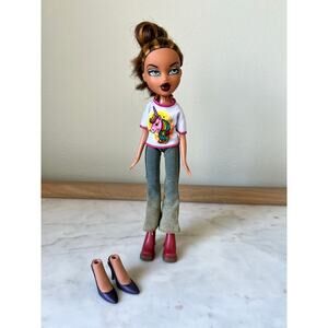 Bratz Vintage 2001 MGA Yasmin Brown Hair with Blonde Highlights Blue Eyes
